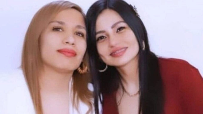 Antonella Marchant (trái) và Sabrina Durán Montero — hai người từng có quan hệ tình cảm trước khi Durán Montero bị sát hại năm 2023 — đều được biết đến là những đầu mối buôn bán tusi khét tiếng ở Chile.