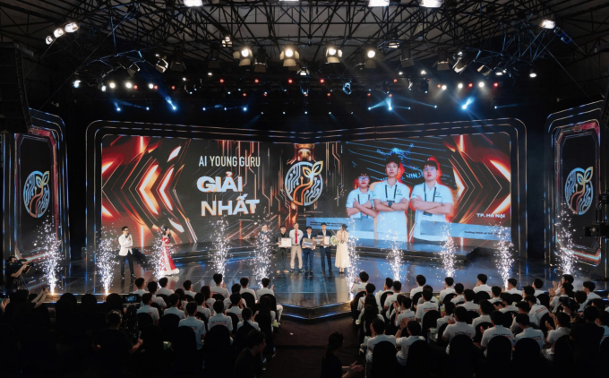 Đội Neural Ninjas nhận giải nhất tại AI Young Guru. Ảnh: