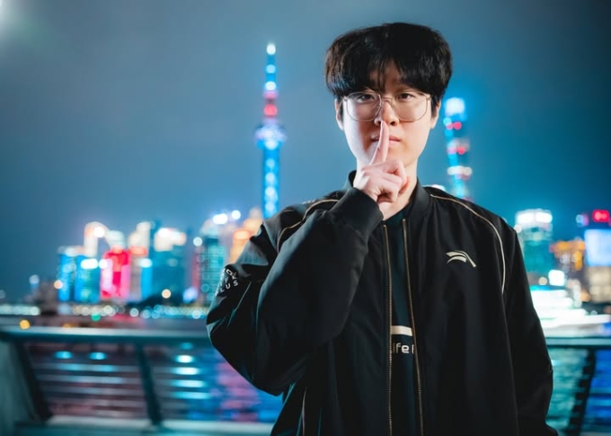 Zeus cho biết vấn đề nội bộ đã được giải quyết. Zeus cho biết vấn đề nội bộ đã được giải quyết.