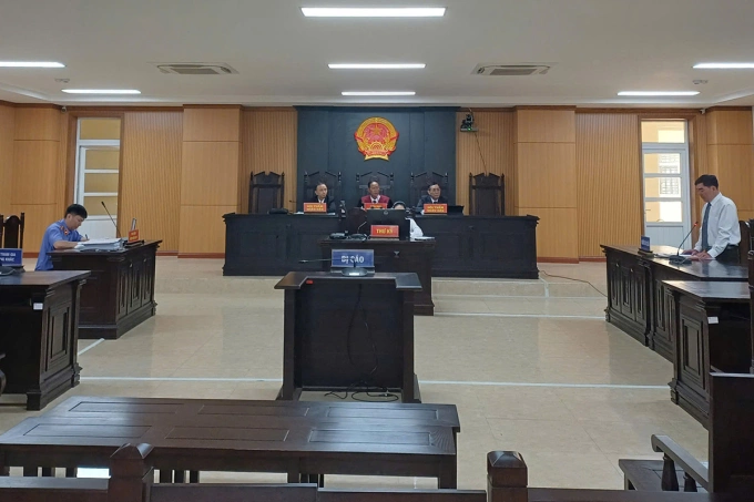 TAND tỉnh Đăk Lăk xét xử vắng mặt bị cáo Nguyễn Đình Thắng, sáng 28/4. Ảnh: Nguyễn Hà