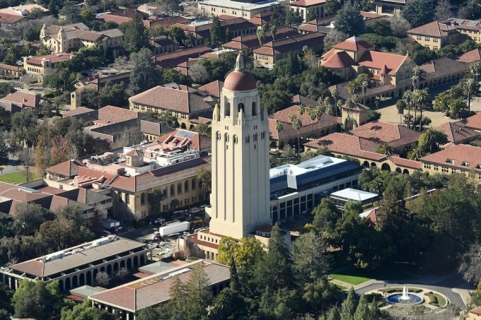 Tháp Hoover nổi bật giữa Đại học Stanford ở thành phố Stanford, bang California, ngày 13/1/2017. Ảnh: Reuters