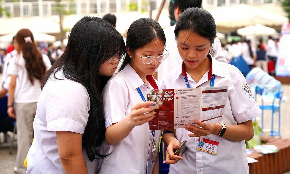 Học viện Báo chí và Tuyên truyền công bố học phí mới: IELTS 5.0 được quy đổi điểm