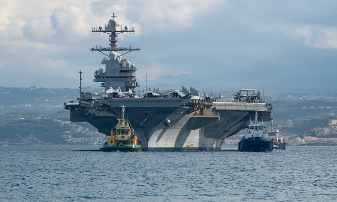 Tàu sân bay USS Gerald R. Ford cập cảng ở đảo Crete thuộc Hy Lạp hồi tháng 2. Ảnh: US Navy