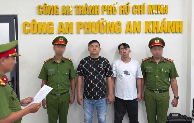 Trần Trọng Lễ và Phạm Hoàng Gia tại cơ quan điều tra. Ảnh: Công an TP HCM