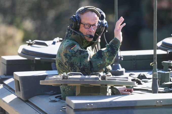 Thủ tướng Friedrich Merz trong chuyến thăm thao trường ở Munster, Đức, ngày 30/4. Ảnh: AFP