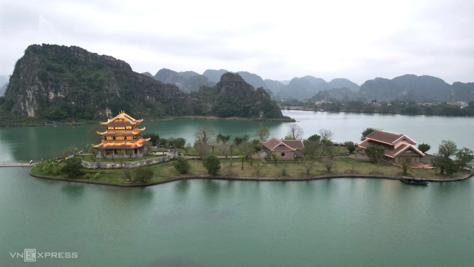 Hồ núi Lớ. Ảnh: Lê Hoàng