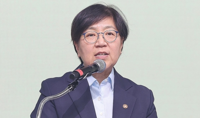 Bộ trưởng Y tế và Phúc lợi Hàn Quốc Jeong Eun-kyeong phát biểu tại Seoul ngày 4/5. Ảnh: Yonhap