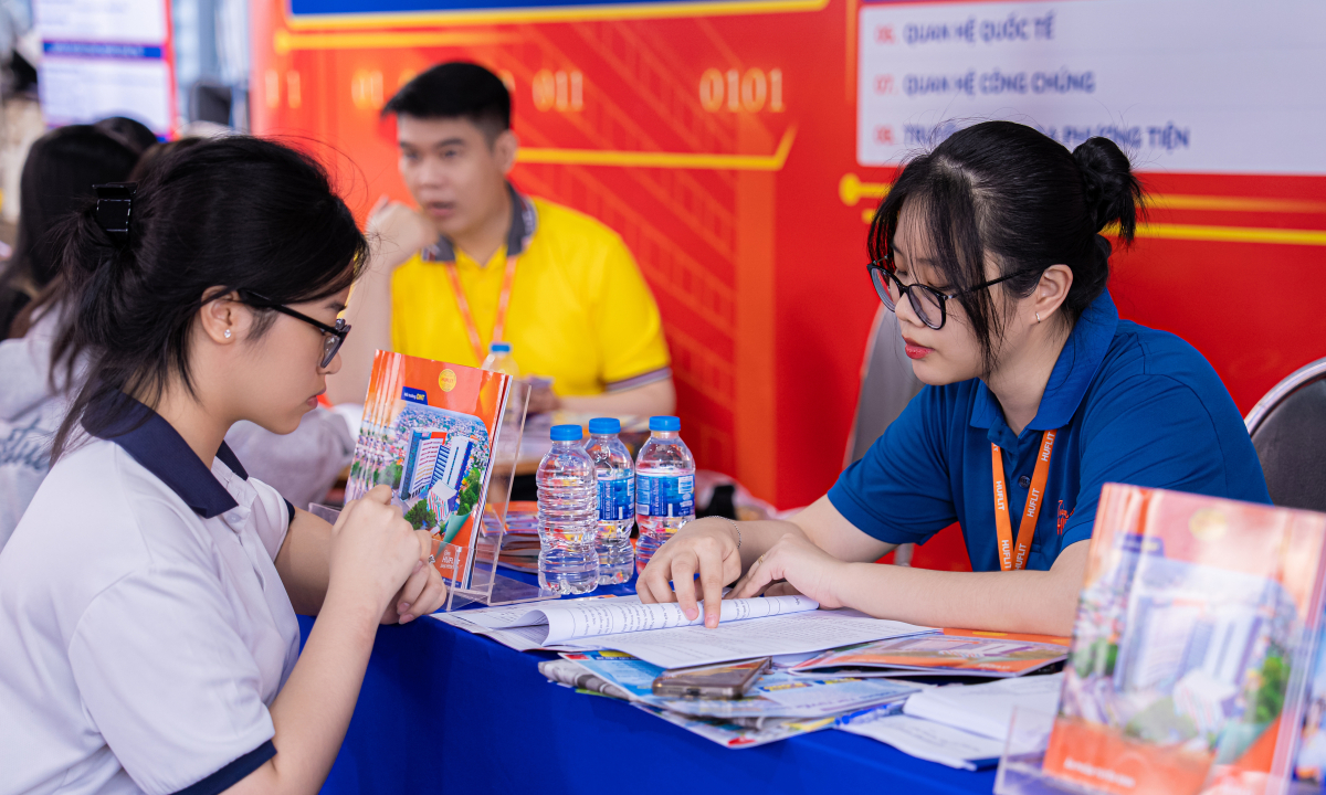 HUFLIT xét học bổng theo học bạ