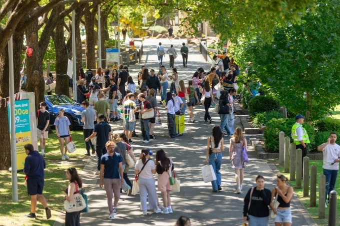 Sinh viên Đại học La Trobe, Australia. Ảnh: Fanpage trường