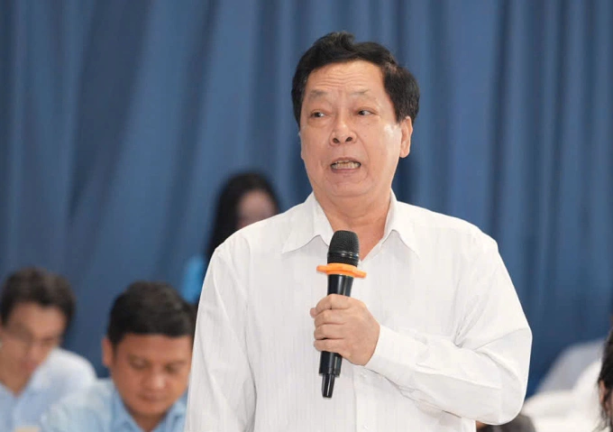 Ông Phan Thanh Lâm, Chủ tịch Hiệp hội Năng lượng tái tạo TP HCM, phát biểu tại tọa đàm, sáng 5/5. Ảnh: Quang Liêm