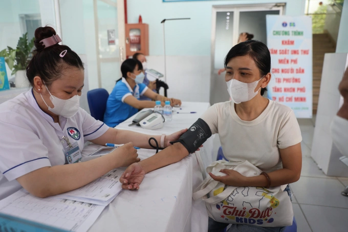 Người dân khám bệnh tại trạm y tế phường Tăng Nhơn Phú, tháng 4/2026. Ảnh: Quỳnh Trần