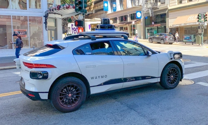 Một chiếc Jaguar I-Pace làm robotaxi của Waymo. Ảnh: SFIST