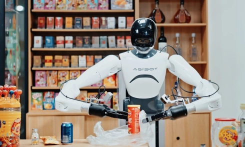 U.S. Humanoid Robots Clock Nonstop 24/7 Shifts in Factory First ...