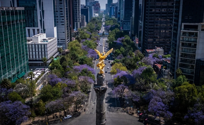 Tượng đài Thiên thần Độc lập ở Mexico City ngày 1/4. Ảnh: AFP
