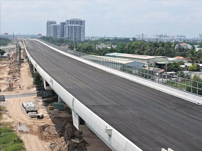 Đoạn cầu cạn Vành đai 3 ở phía đông TP HCM đã trải nhựa, tháng 4/2026. Ảnh: Giang Anh