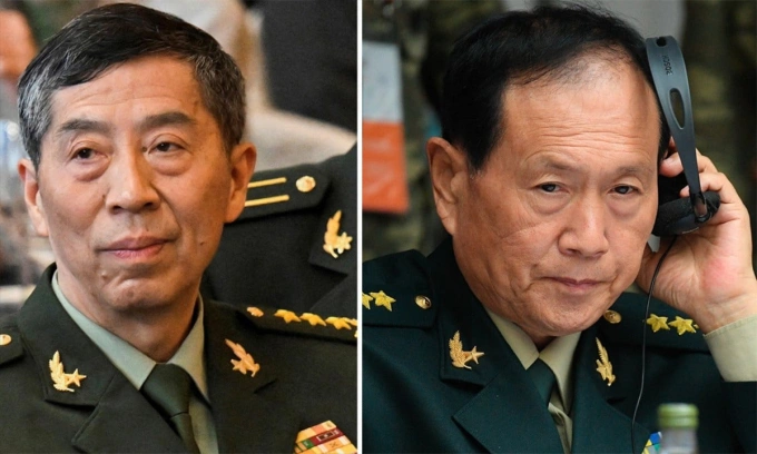 Cựu bộ trưởng quốc phòng Trung Quốc Lý Thượng Phúc (trái) và Ngụy Phượng Hòa (phải). Ảnh: AP, Reuters