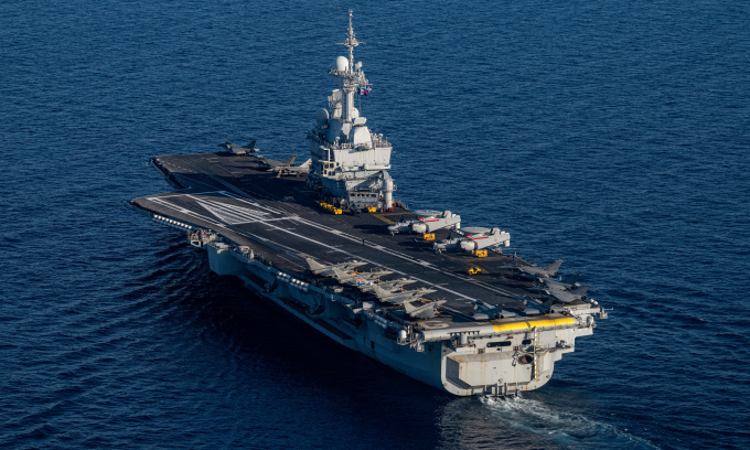 Táu sân bay Charles de Gaulle vào cuối cuộc diễn tập của NATO ở ngoài khơi đảo Crete, Hy Lạp hôm 26/4. Ảnh: AFP