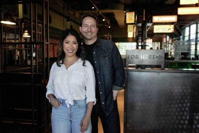 Vợ chồng Matthew và Thy Mitchell. Ảnh: Houston Chronicle