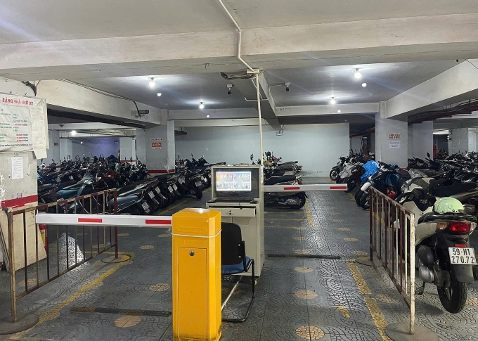 Hầm gửi xe của Chung cư Khánh Hội 1. Ảnh: Lê Hương