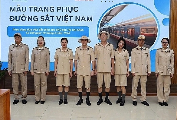 Mẫu trang phục nhân viên đường sắt được phục chế. Ảnh: VR.