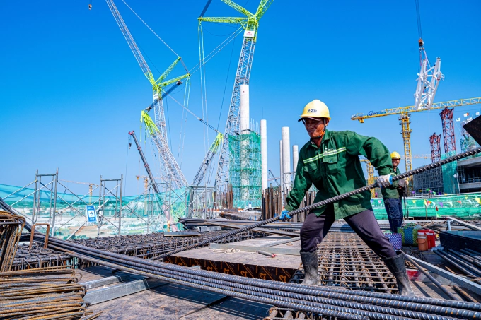 Thi công dự án sân bay Phú Quốc. Ảnh: Lê Tuyết
