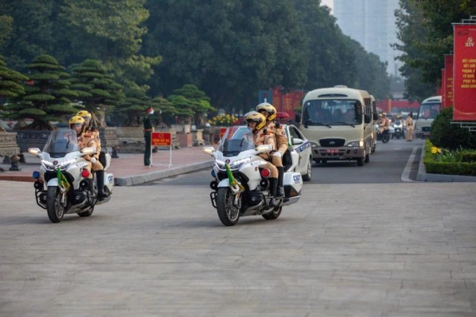 Lực lượng CSGT bảo đảm tuyệt đối an toàn giao thông phục vụ dịp Đại hội XIV của Đảng. Ảnh: Xuân Hoa