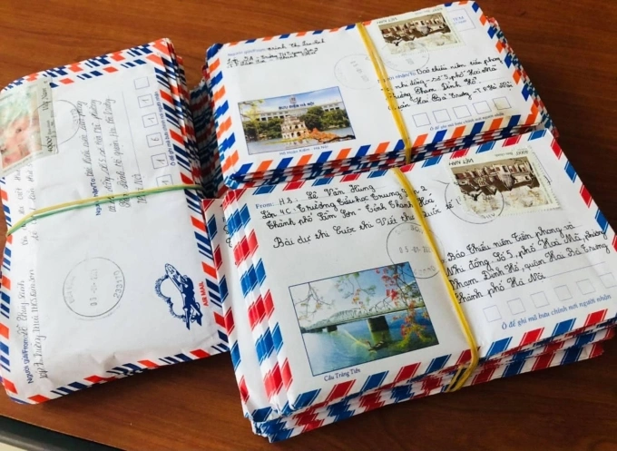 Tập bài dự thi gửi về Ban tổ chức Cuộc thi Viết thư Quốc tế UPU. Ảnh: Vietnam Post