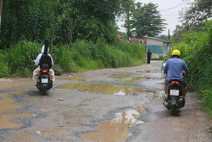 Đường số 1 chạy qua Đại học Nông Lâm vào khu Đại học Quốc gia TP HCM xuống cấp, năm 2025. Ảnh: Giang Anh