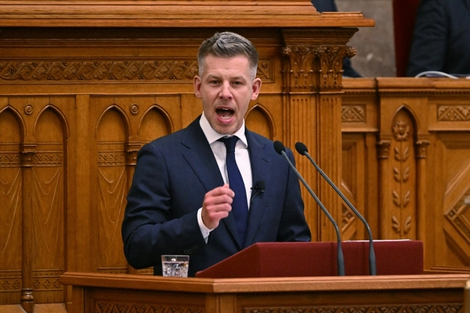 Tân Thủ tướng Hungary Peter Magyar trong lễ nhậm chức tại quốc hội ngày 9/5. Ảnh: AFP