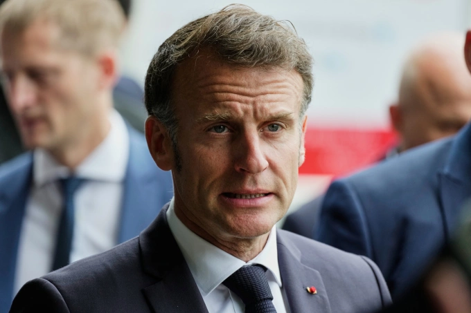 Tổng thống Pháp Emmanuel Macron ở Nairobi, Kenya, hôm 11/5. Ảnh: AP