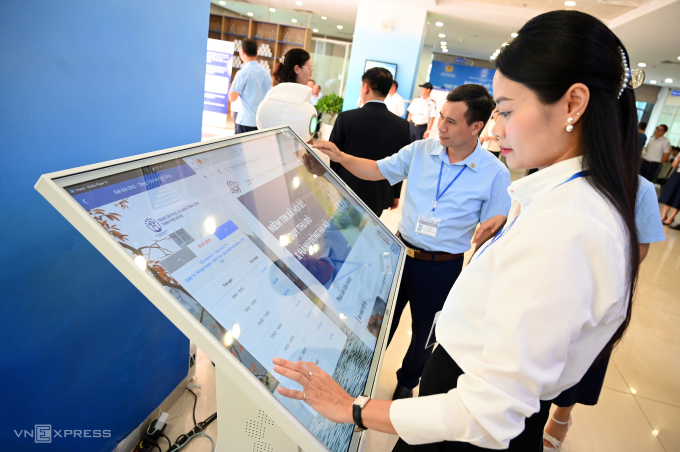 Giờ làm việc tại Trung tâm phục vụ hành chính công TP Hà Nội, tháng 7/2025. Ảnh: Giang Huy