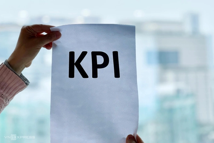 Người lao động ngày càng chịu nhiều sức ép về KPI, deadline công việc. Ảnh: Phong Linh