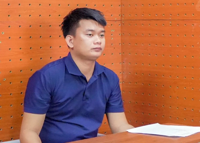 Hồ Bảo Khanh tại cơ quan điều tra. Ảnh: Công an Cần Thơ
