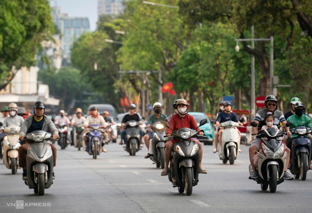 Hà Nội dự kiến hỗ trợ tối đa 5 triệu đồng mỗi người để chuyển sang xe máy điện - Báo VnExpress