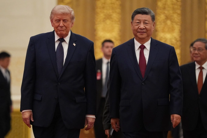 Chủ tịch Trung Quốc Tập Cận Bình và Tổng thống Mỹ Donald Trump đến Đại lễ đường Nhân dân ở thủ đô Bắc Kinh dự quốc yến tối 14/5. Ảnh: AP