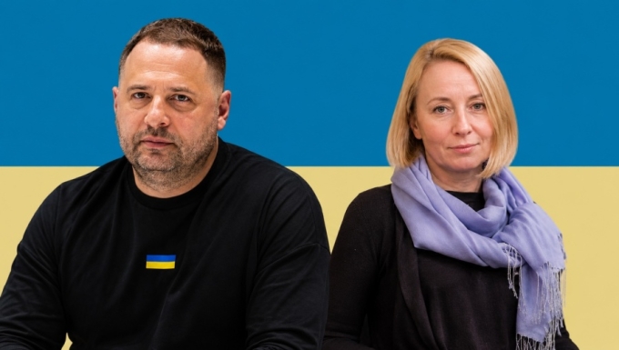 Andriy Yermak (trái), cựu chánh văn phòng tổng thống Ukraine, và thầy bói Veronika Anikyevich. Ảnh: BNE