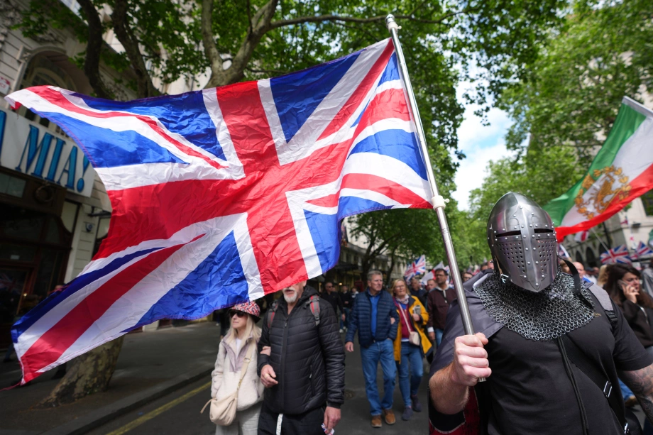 Biểu tình cánh hữu 60.000 người rung chuyển London - Báo ...