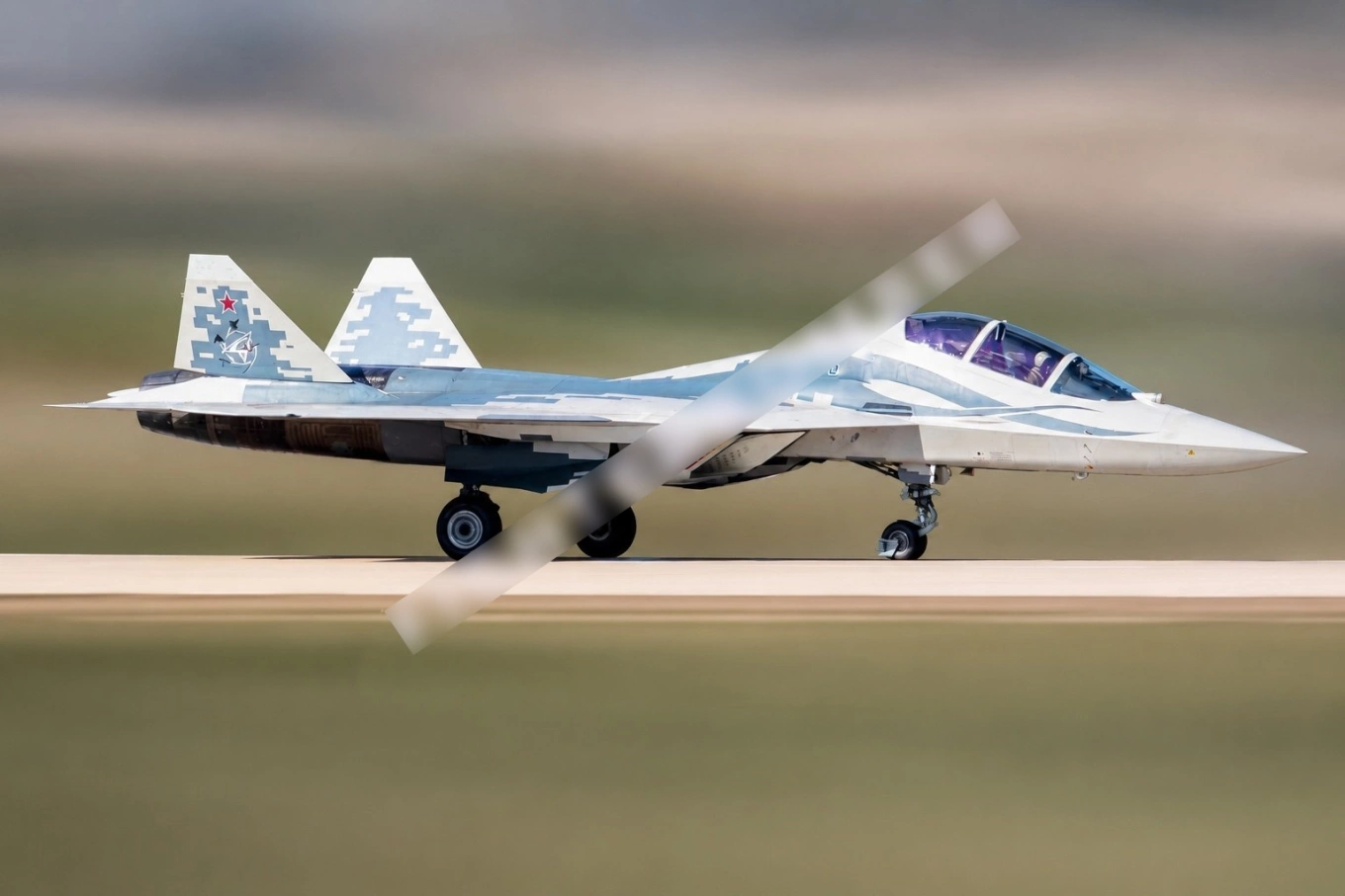 Nga ra mắt tiêm kích Su-57 hai chỗ ngồi, hướng tới thị trường xuất khẩu và đối tác chiến lược Ấn Độ