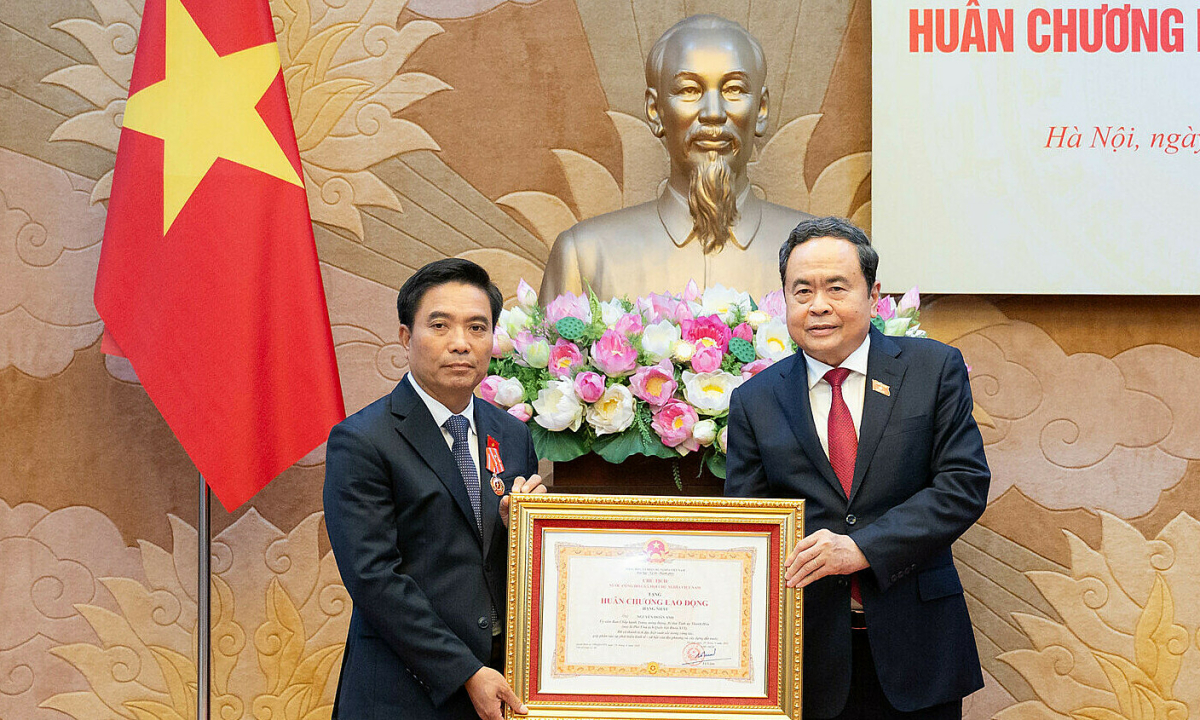Phó chủ tịch Quốc hội Nguyễn Doãn Anh nhận Huân chương Lao động hạng Nhất