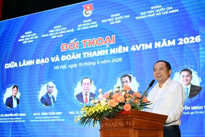 Bộ trưởng Khoa học và Công nghệ Vũ Hải Quân đối thoại với đoàn viên thanh niên 4V1M. Ảnh: Trọng Đạt