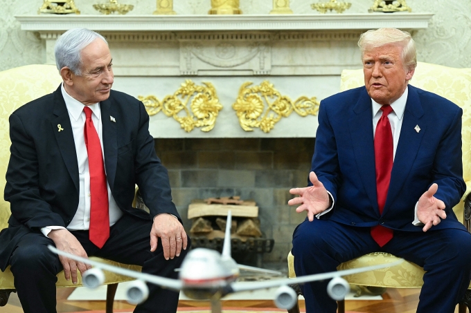 Tổng thống Mỹ Donald Trump (phải) và Thủ tướng Israel Benjamin Netanyahu tại Nhà Trắng ngày 7/4. Ảnh: AFP
