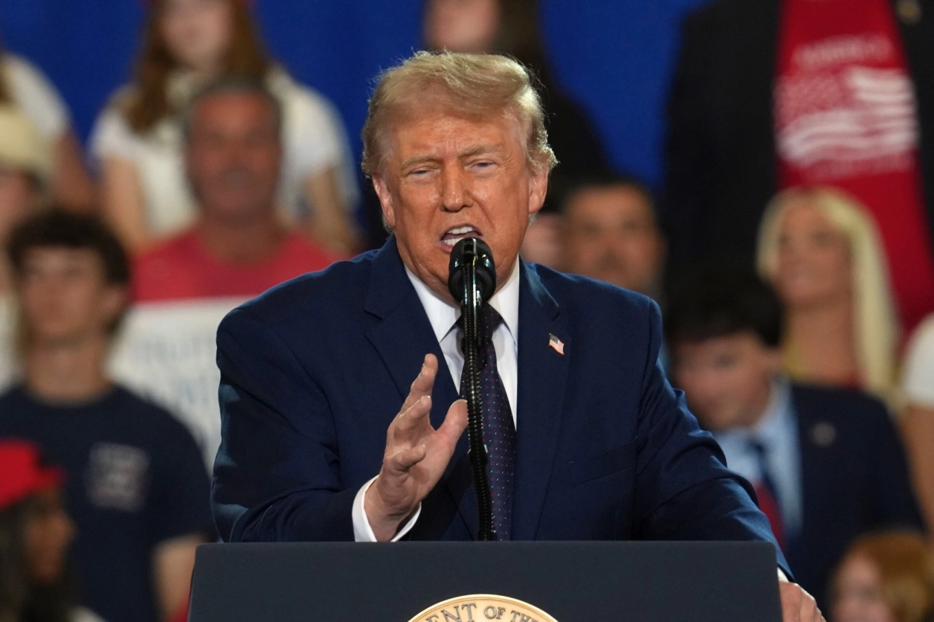 Hệ lụy tiềm ẩn từ lệnh miễn điều tra thuế cho ông Trump - Báo VnExpress