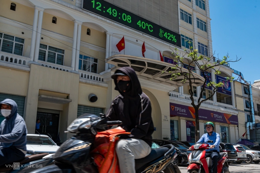 Vietnam's heatwave hits 40 C, emptying streets as tourists retreat