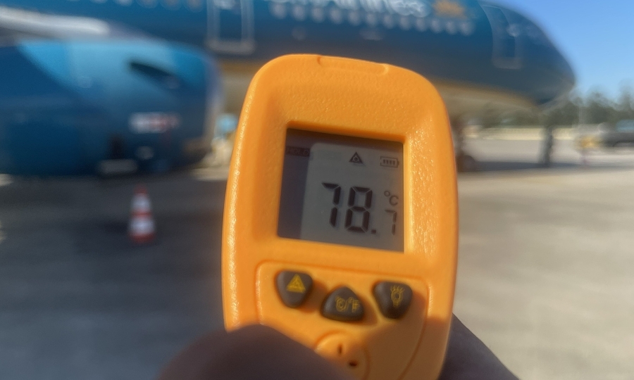 Vietnam airport workers brave 80 C tarmac heat to keep summer flights moving