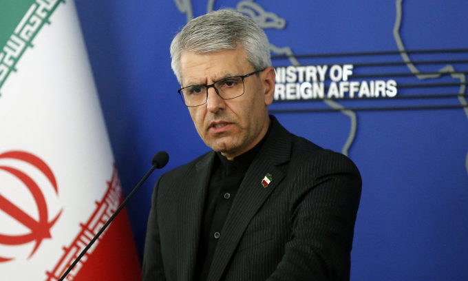 Phát ngôn viên Bộ Ngoại giao Iran Esmail Baghaei tại cuộc họp báo ở Tehran hôm 4/5. Ảnh: AFP