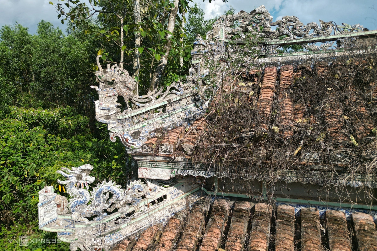 Di tích nhà Ngô Đình Cẩn vẫn hoang phế Di tích nhà Ngô Đình Cẩn vẫn hoang phế