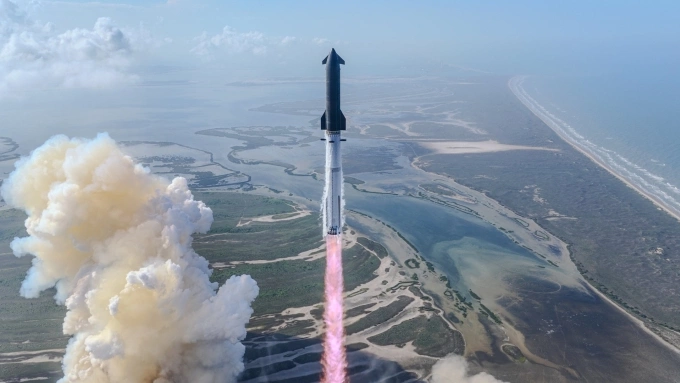 Tên lửa Starship V3 phóng lên không gian từ bệ phóng số 2 tại căn cứ Starbase của SpaceX ở Nam Texas khoảng 17h30 ngày 22/5 (5h30 ngày 23/5 giờ Hà Nội). Ảnh: SpaceX