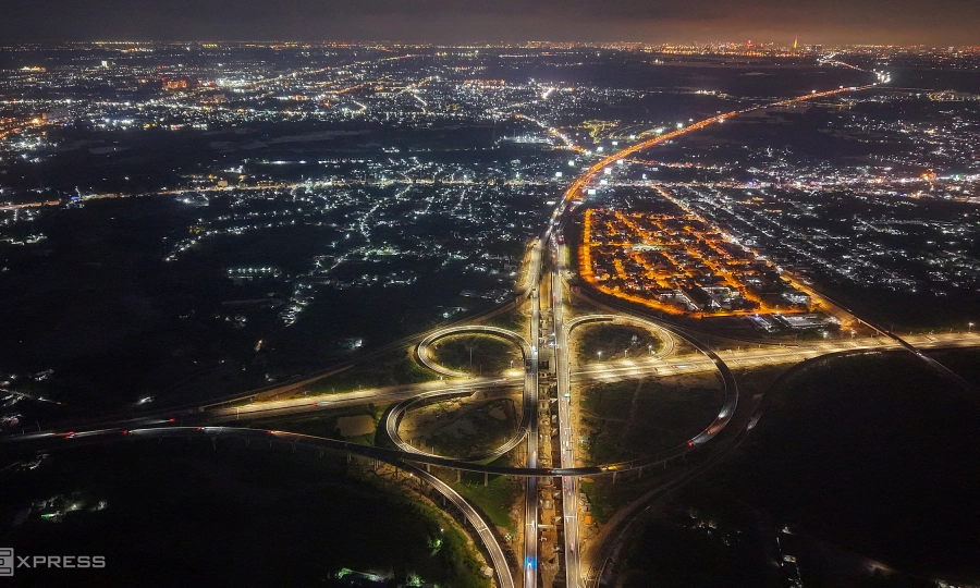 Mega interchange linking Long Thanh airport with HCMC expressways partially opens to traffic