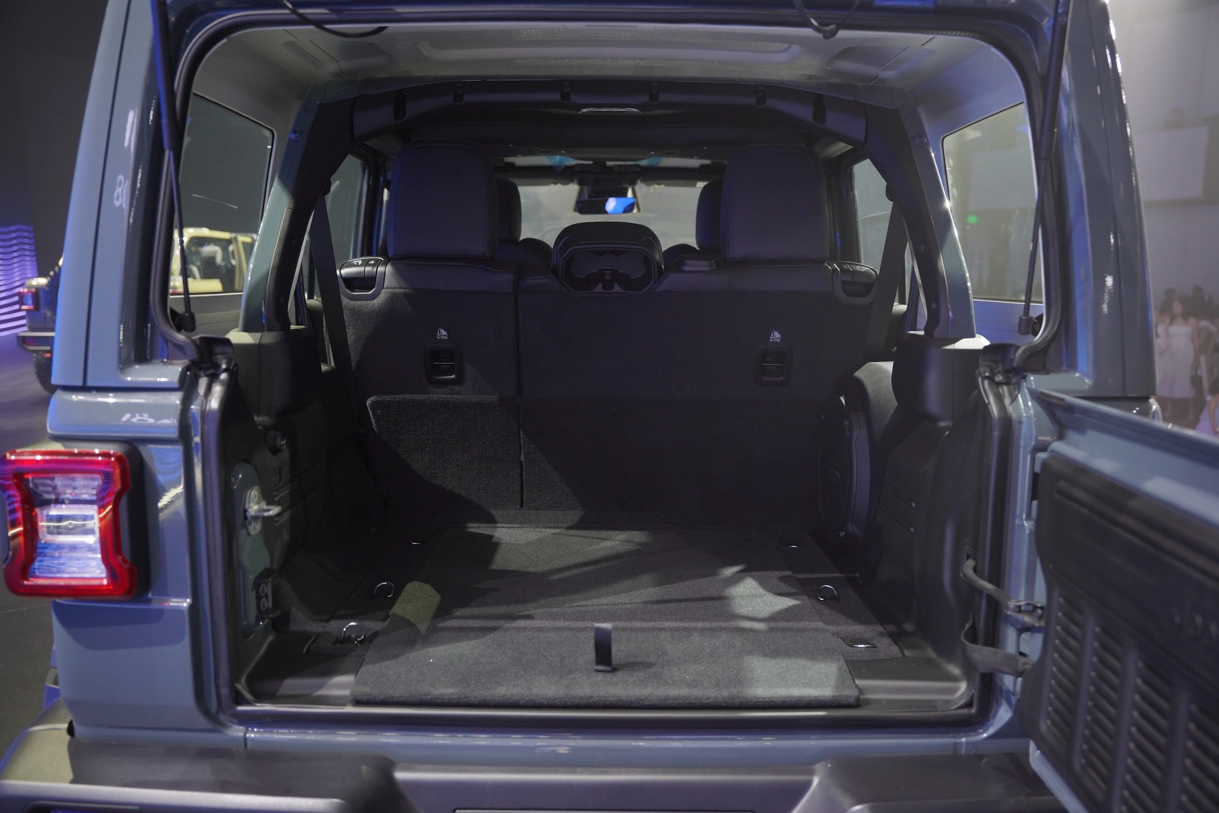 Jeep Wrangler 2026 đầu tiên về Việt Nam, giá từ 3 tỷ đồng Jeep Wrangler 2026 đầu tiên về Việt Nam, giá từ 3 tỷ đồng