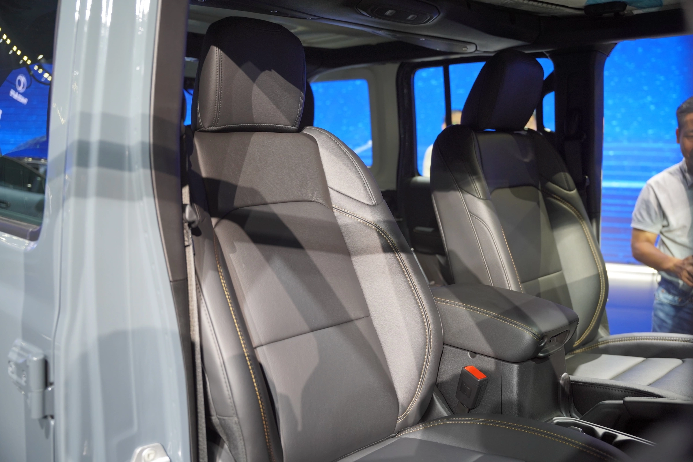 Jeep Wrangler 2026 đầu tiên về Việt Nam, giá từ 3 tỷ đồng Jeep Wrangler 2026 đầu tiên về Việt Nam, giá từ 3 tỷ đồng